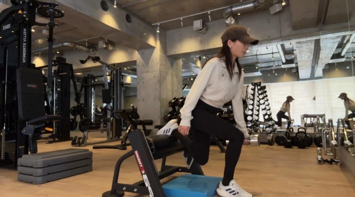 ジムでトレーニングを行う水池愛香氏