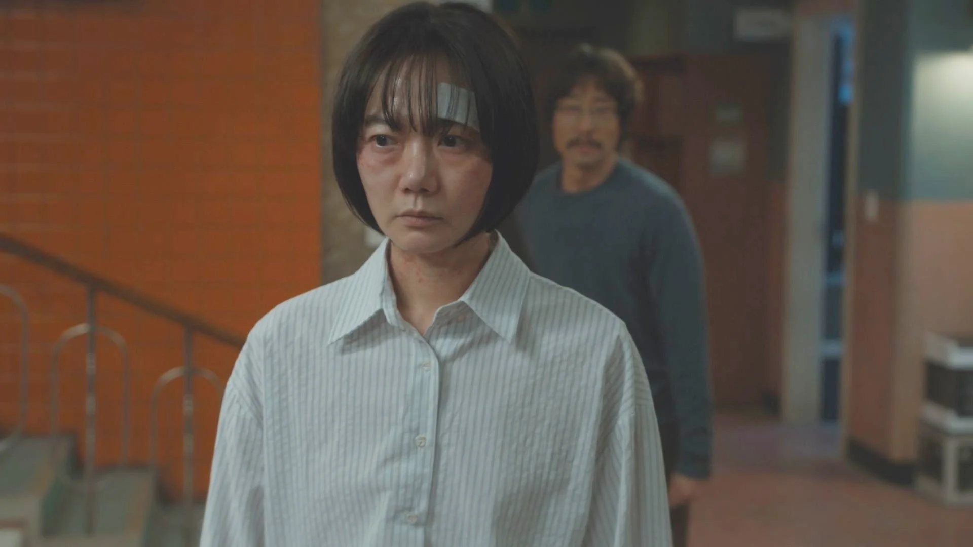 怪我をした女性と男性