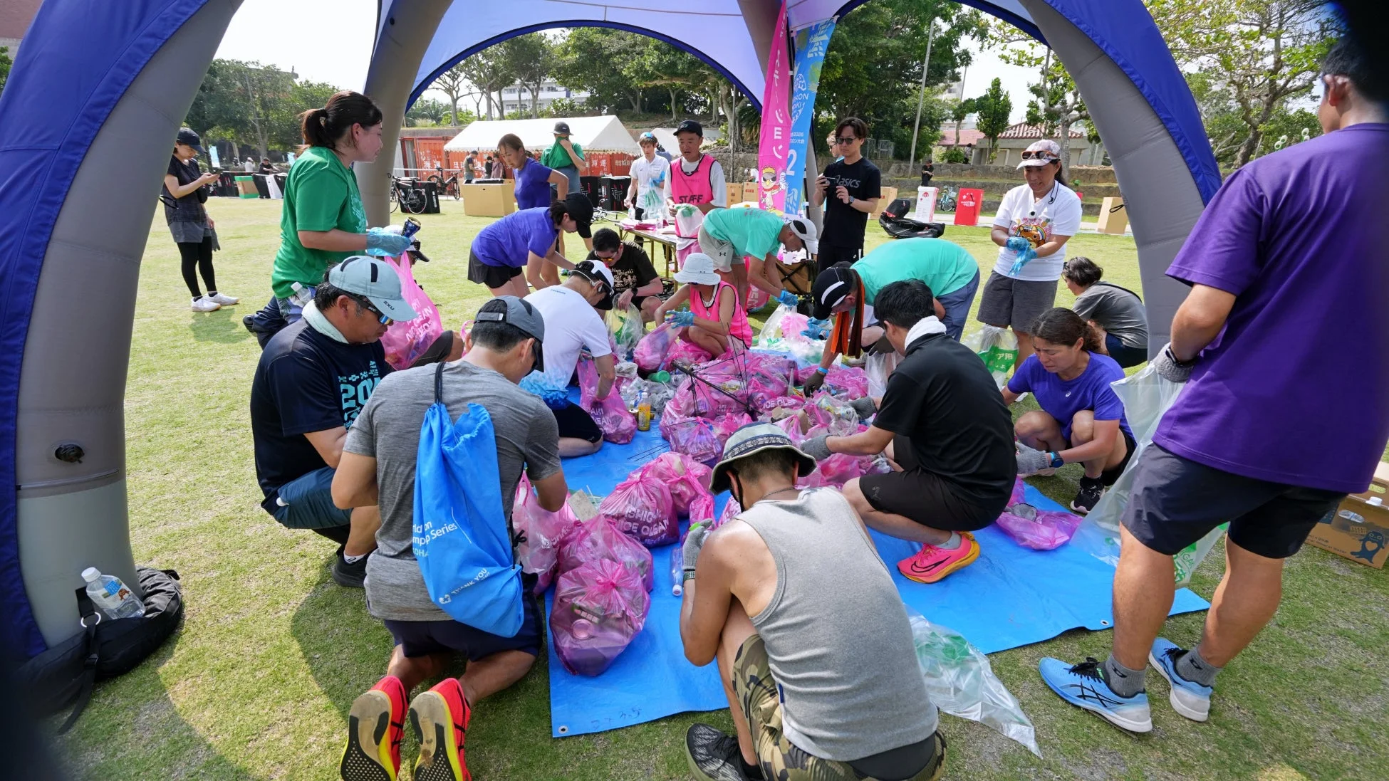 ゴミの分別作業の様子
