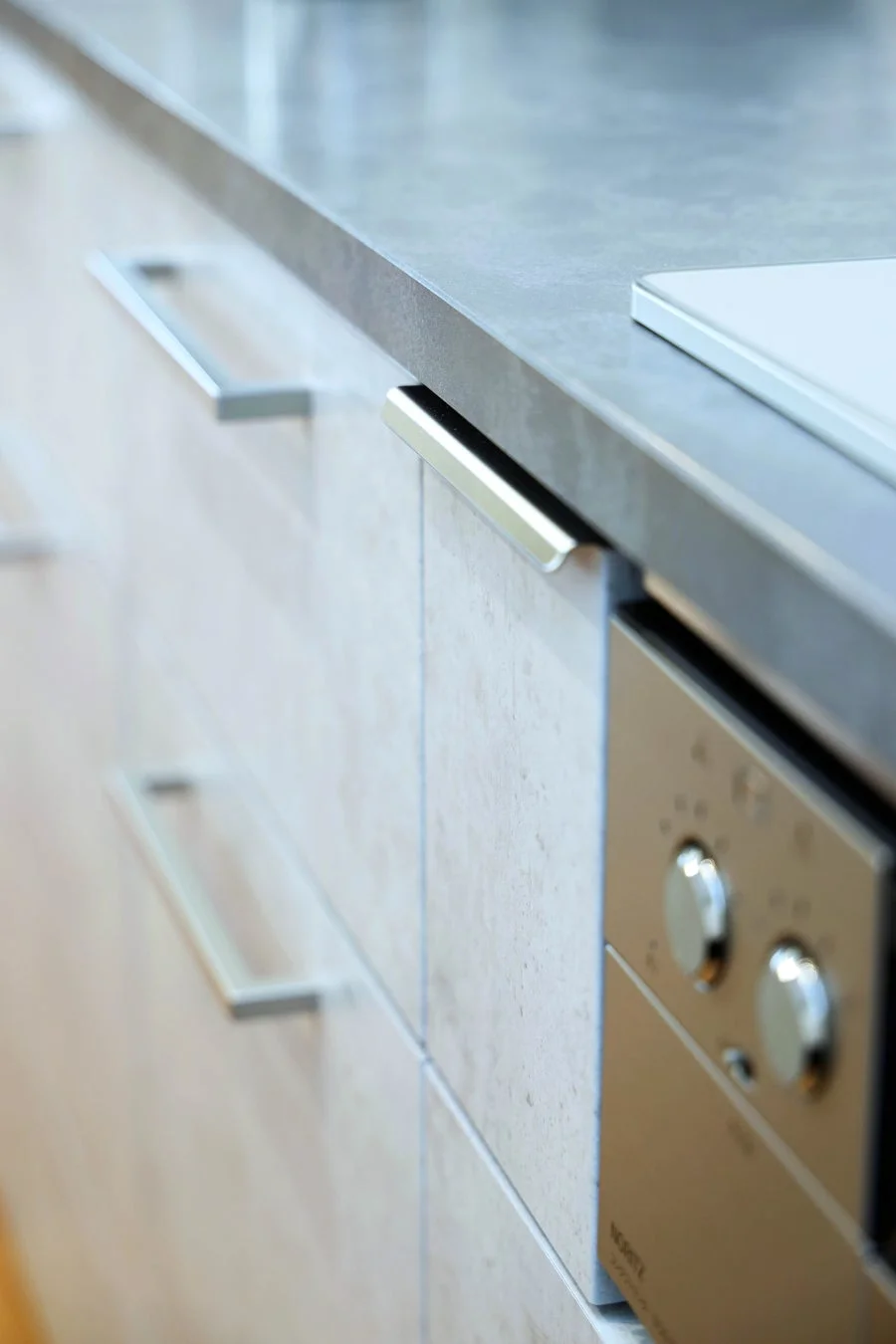 モダンなキッチンの一角を写した画像