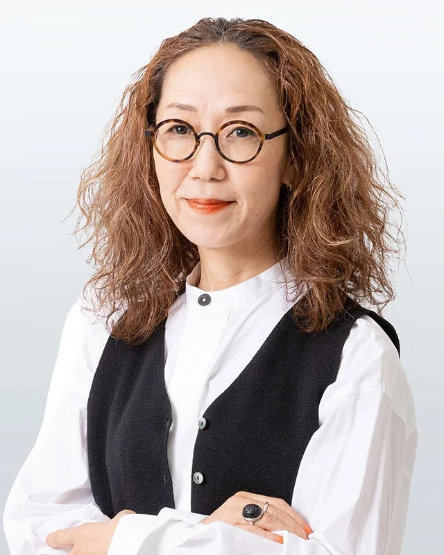 スタイリスト：岡部久仁子氏