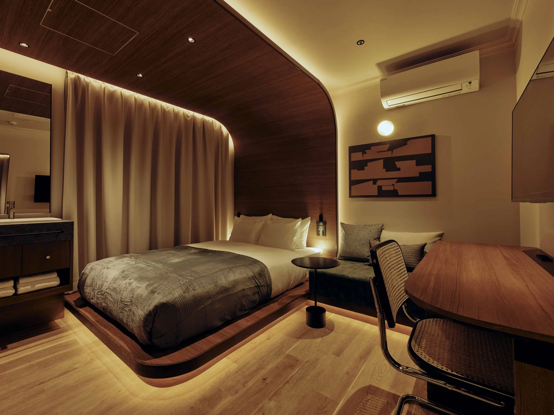 客室のベッドルーム