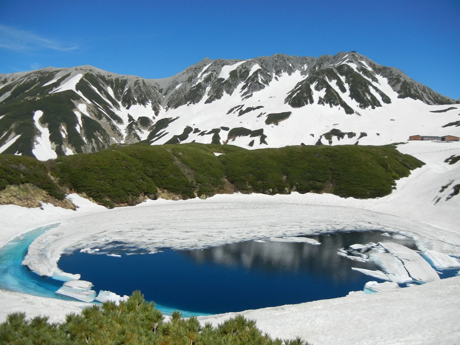 雪山と湖の絶景