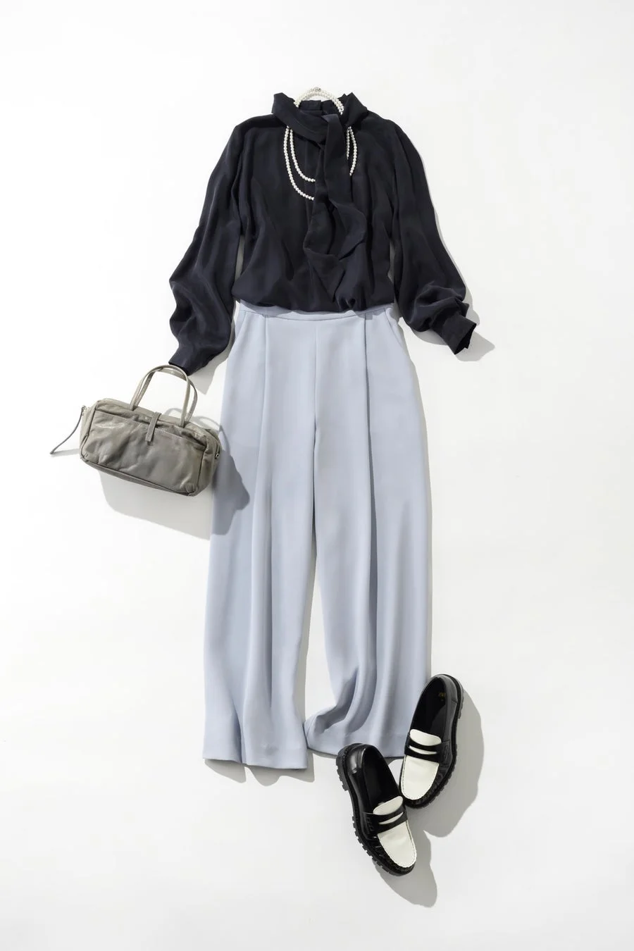 スタンドカラーコクーンブラウス×タックワイドパンツの着回し例2