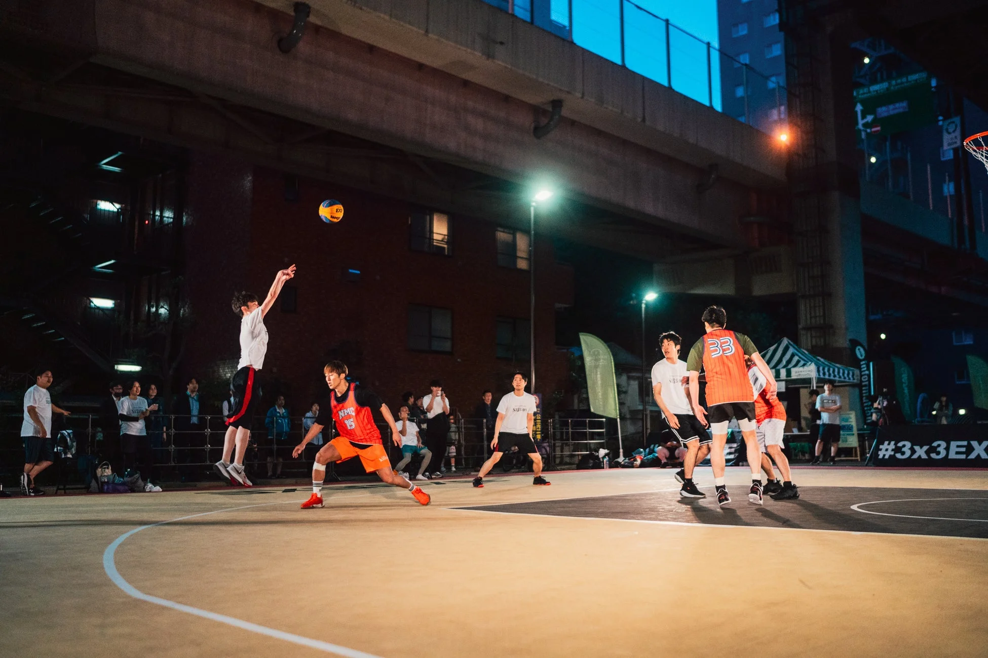 3x3バスケットボールの試合風景