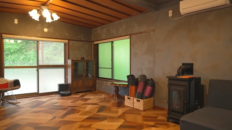 薪ストーブのある和モダンな部屋