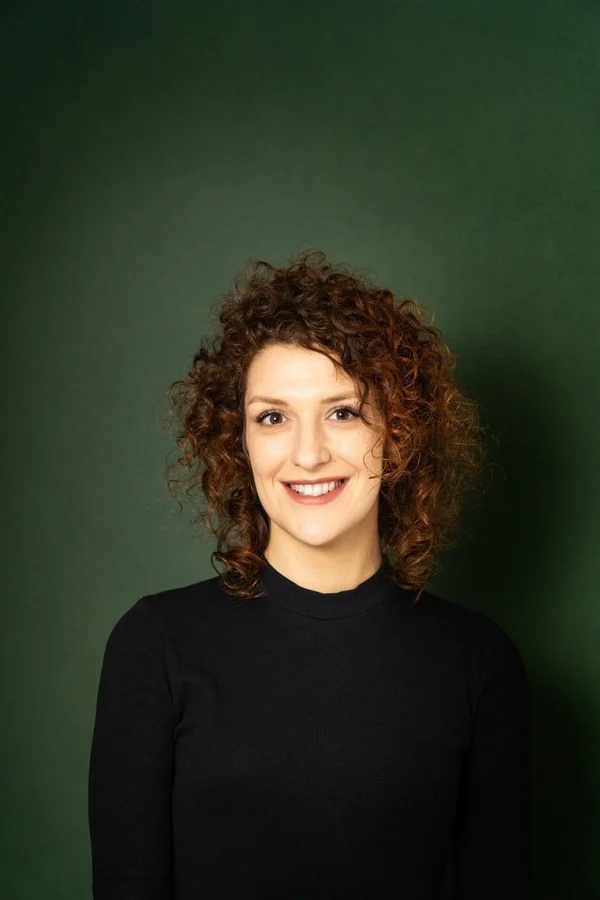 笑顔の女性ポートレート