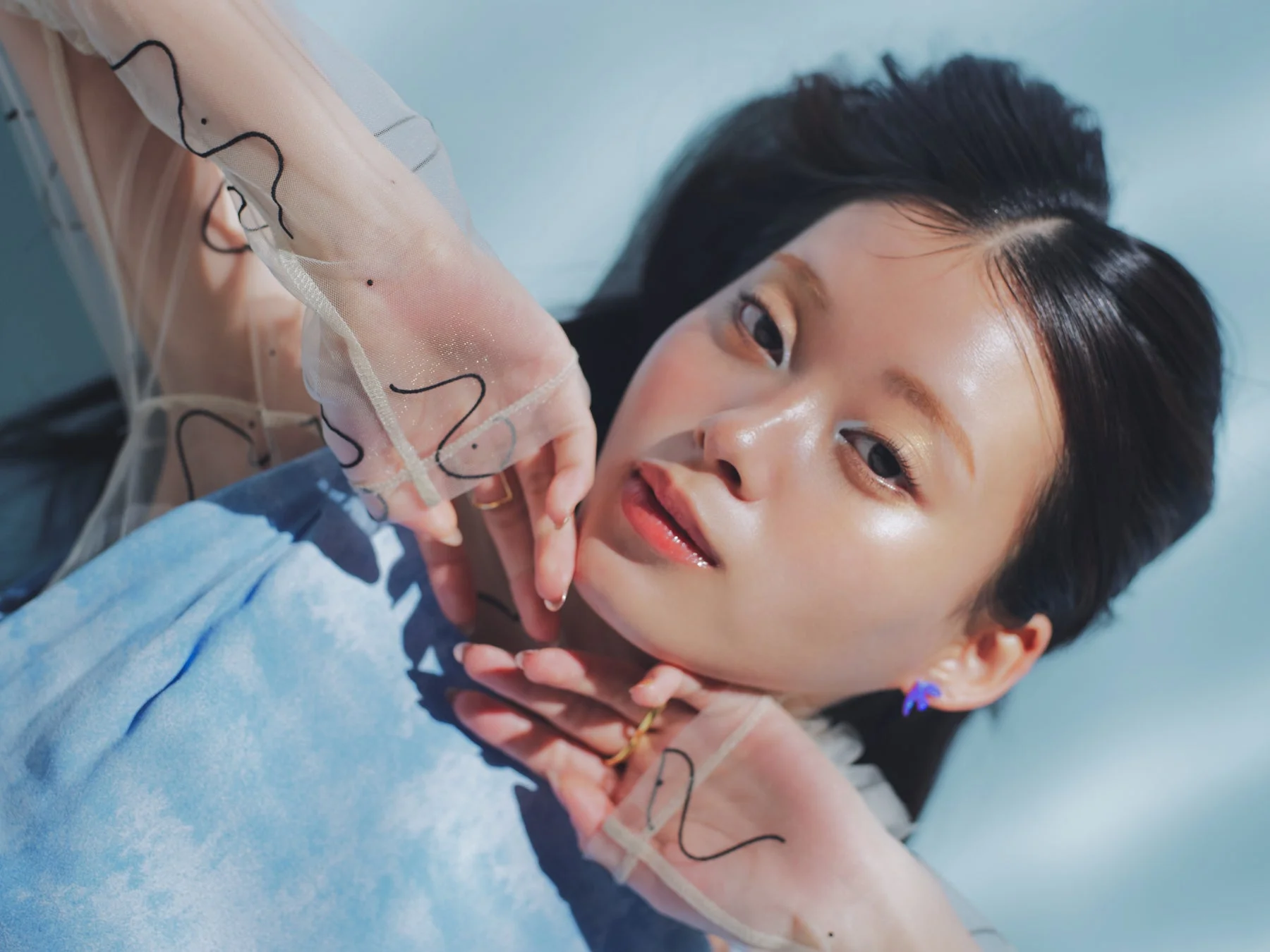 夏映えするカラーメイク Look「cool sparkle」