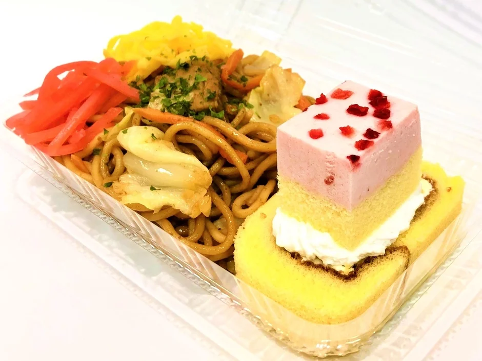 焼きそばオンケーク