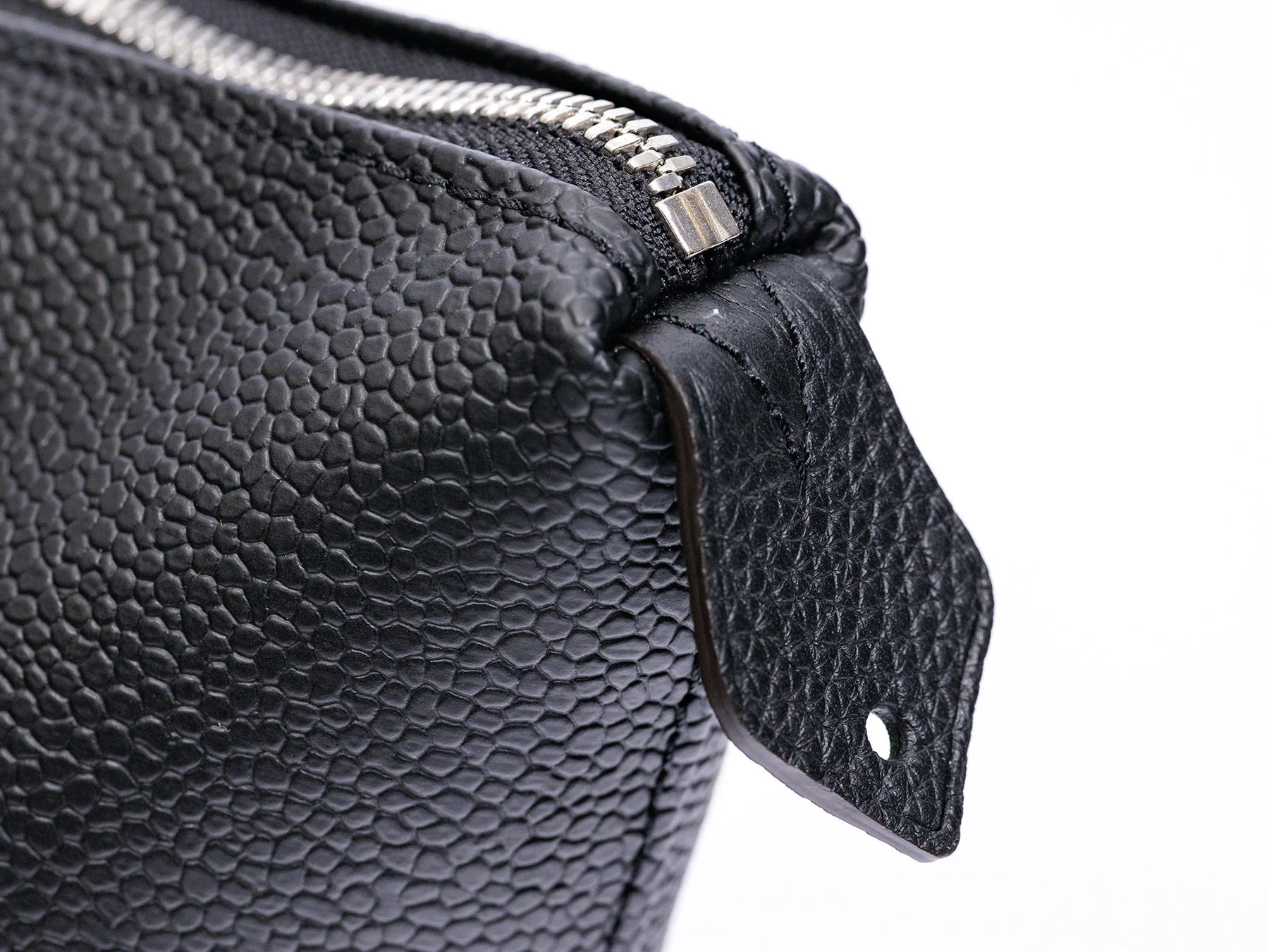 熟練の職人による手仕事を感じさせる素材のクローズアップ