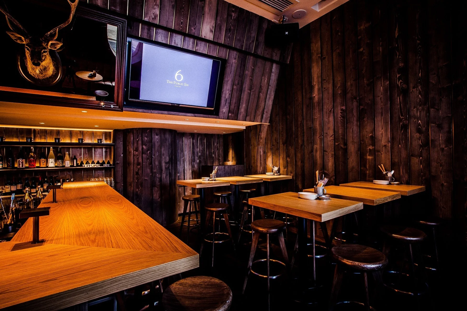 THE PUBLIC SIXの店内