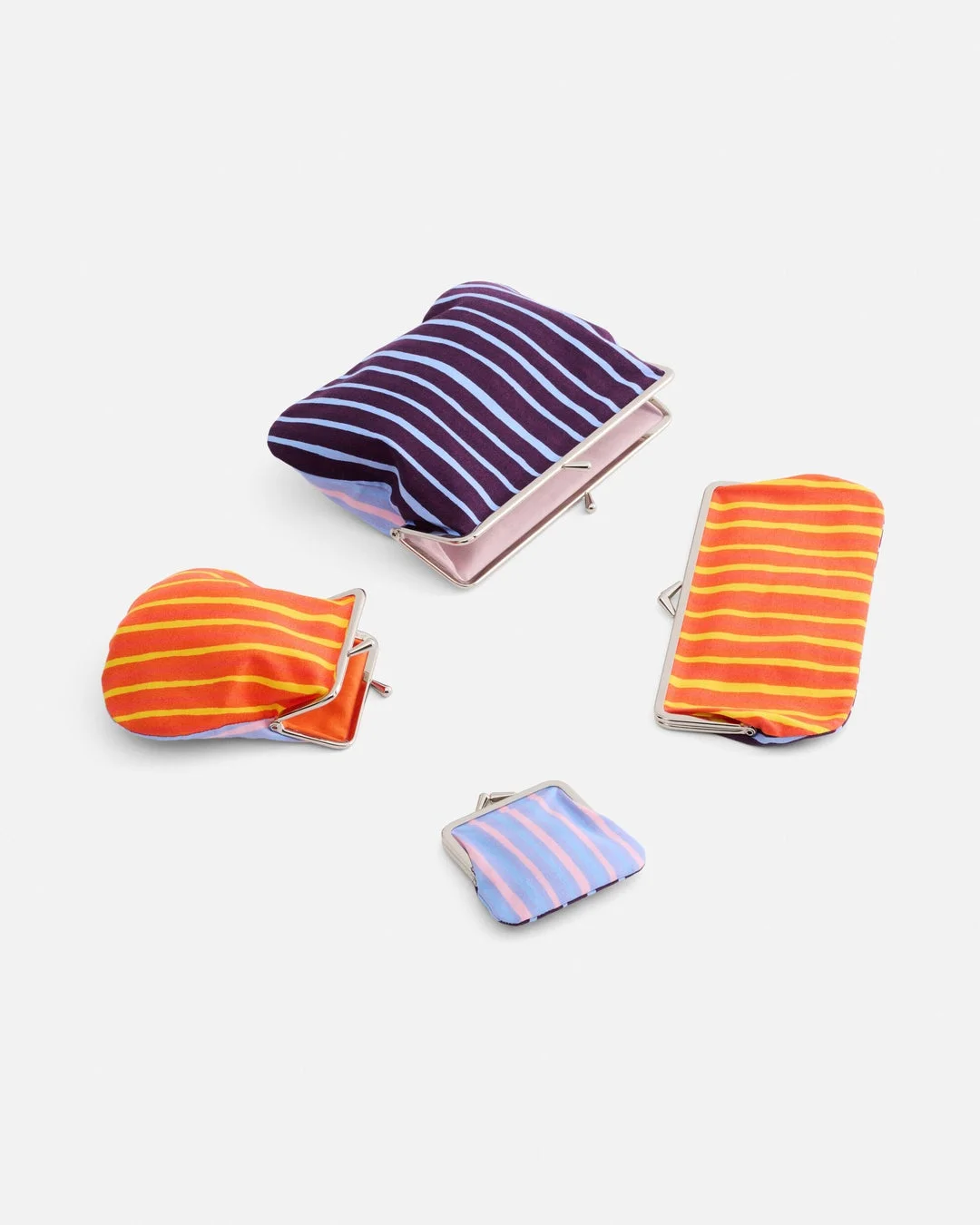 カラフルなストライプのがま口ポーチ