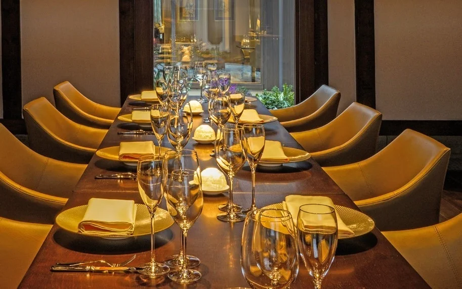 レストラン内観（テーブルセッティング）