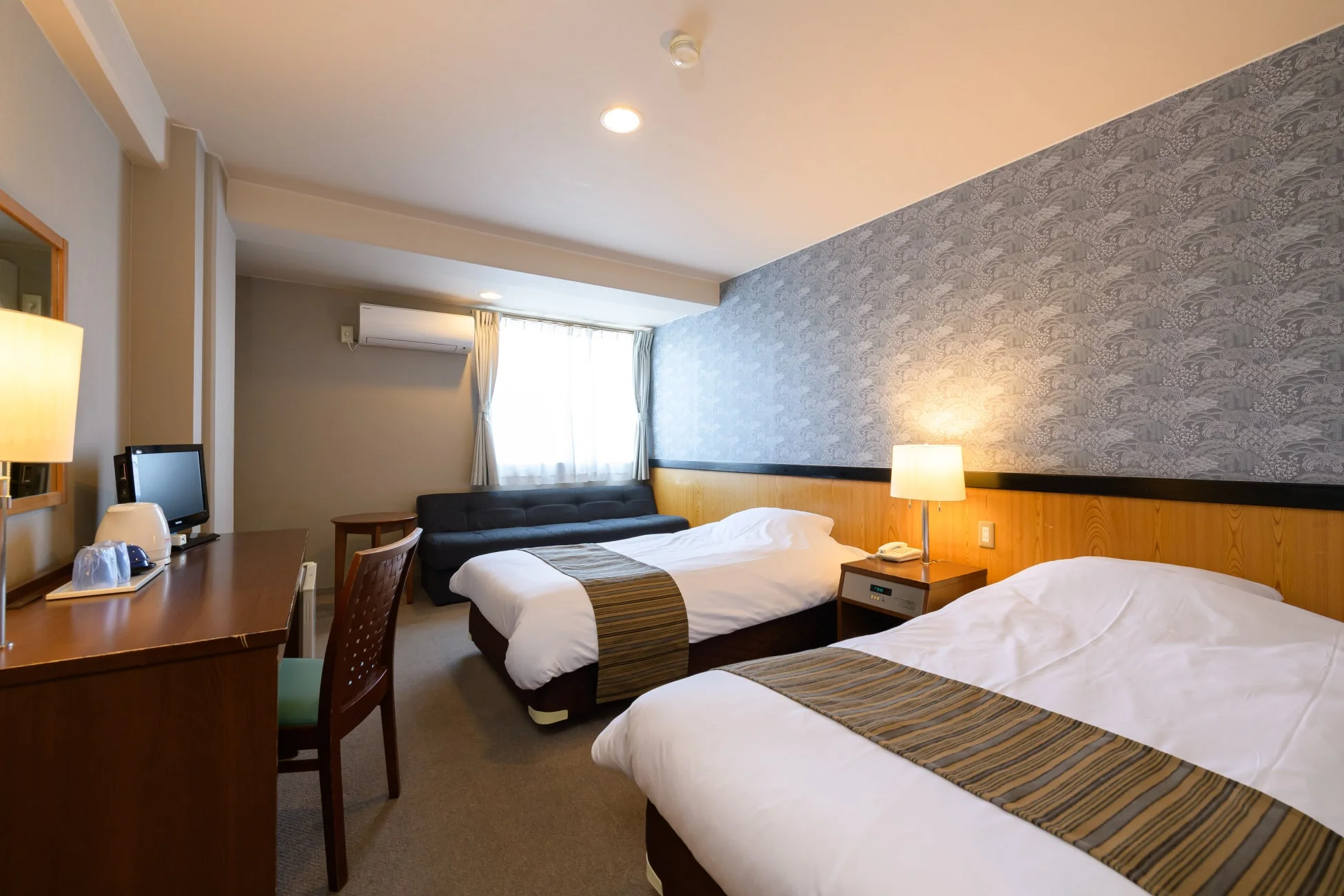 ホテルのツインベッド客室
