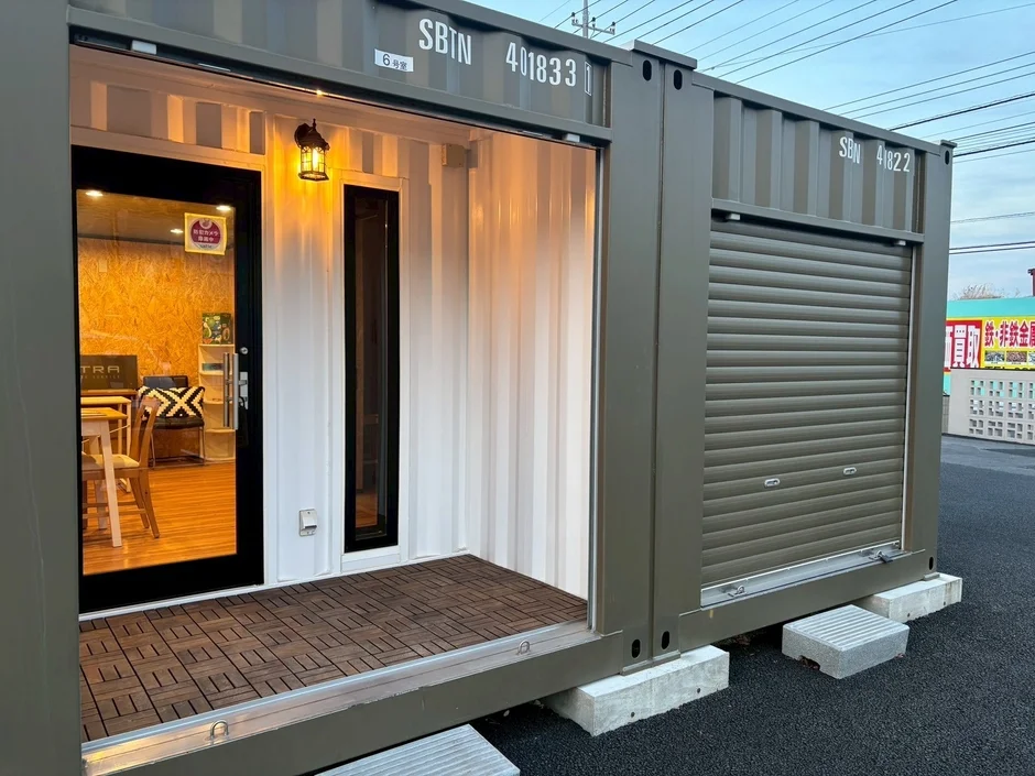 コンテナハウス、シャッターと玄関