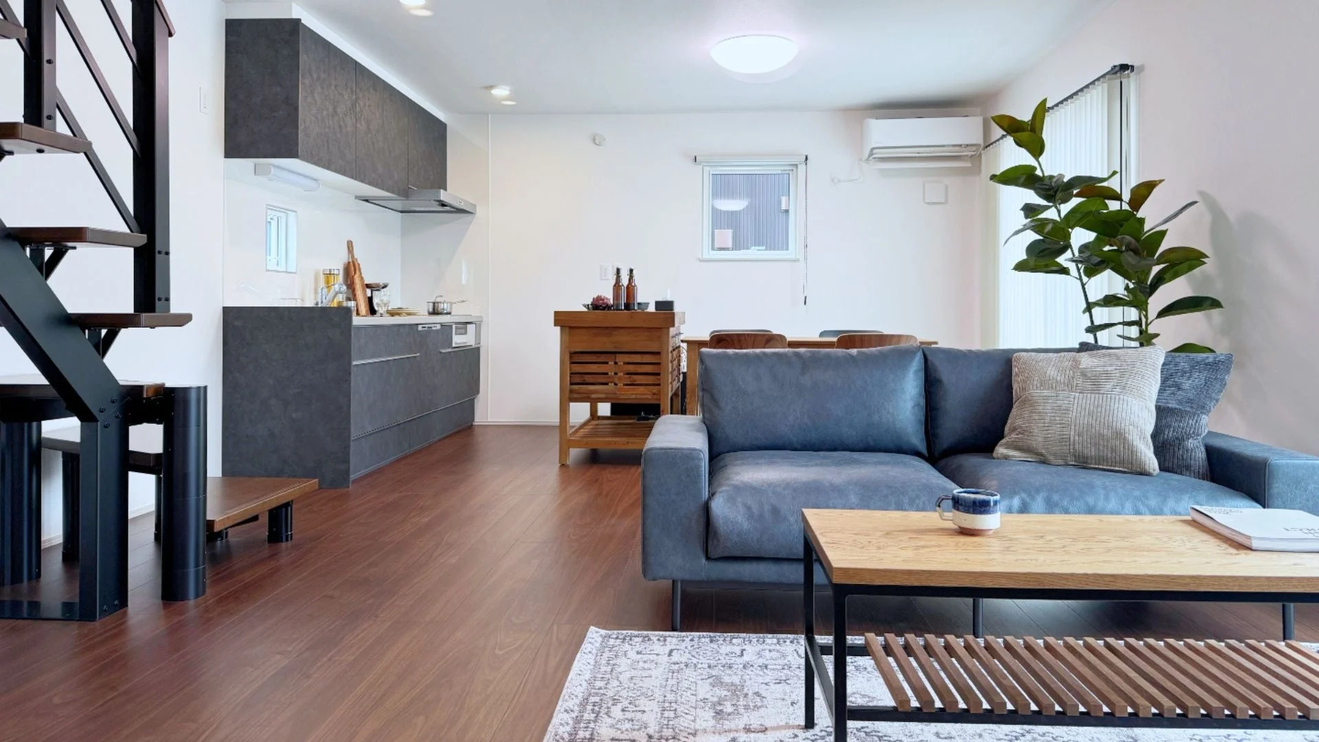 モダンなリビングダイニングキッチン