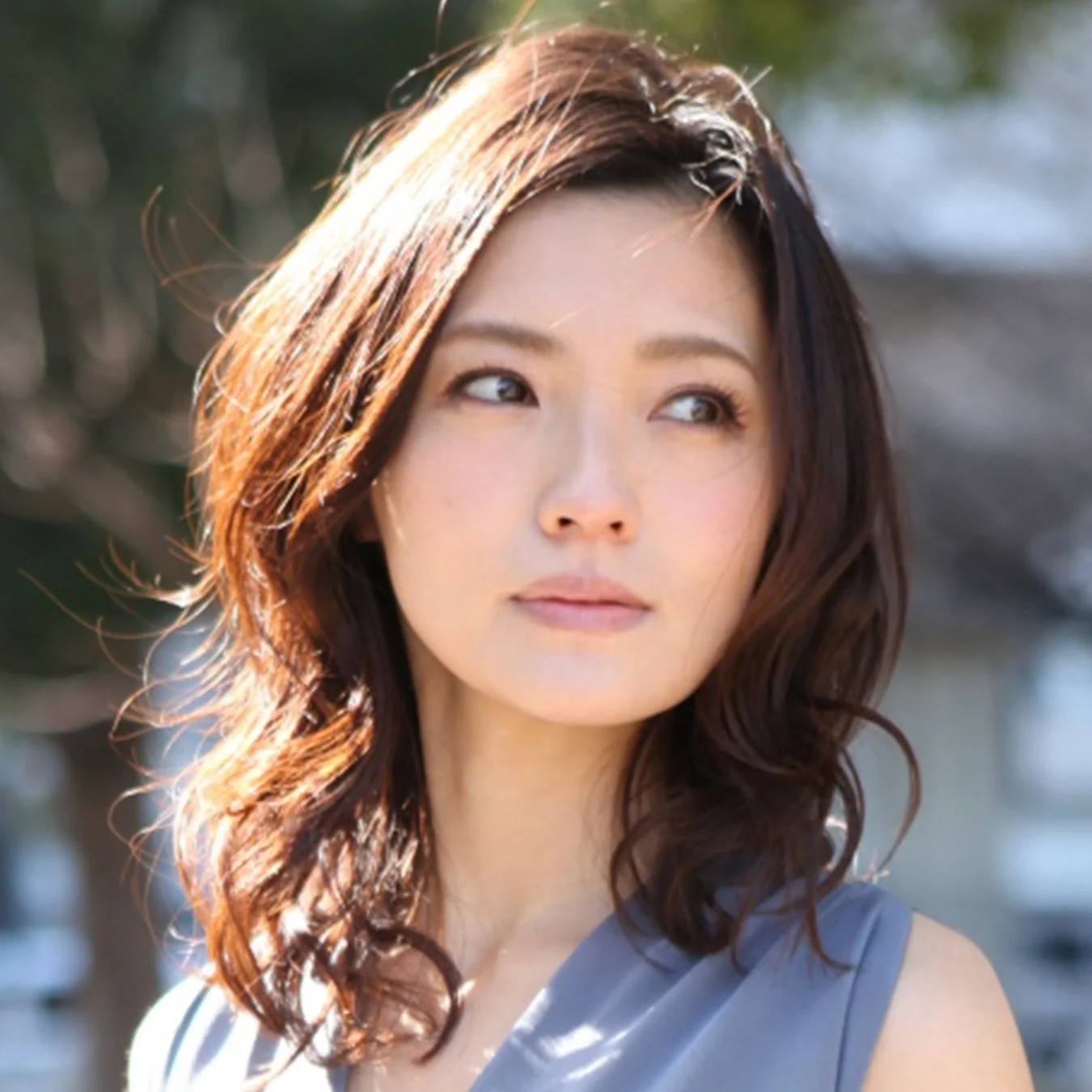 優しく微笑む星野真里さん