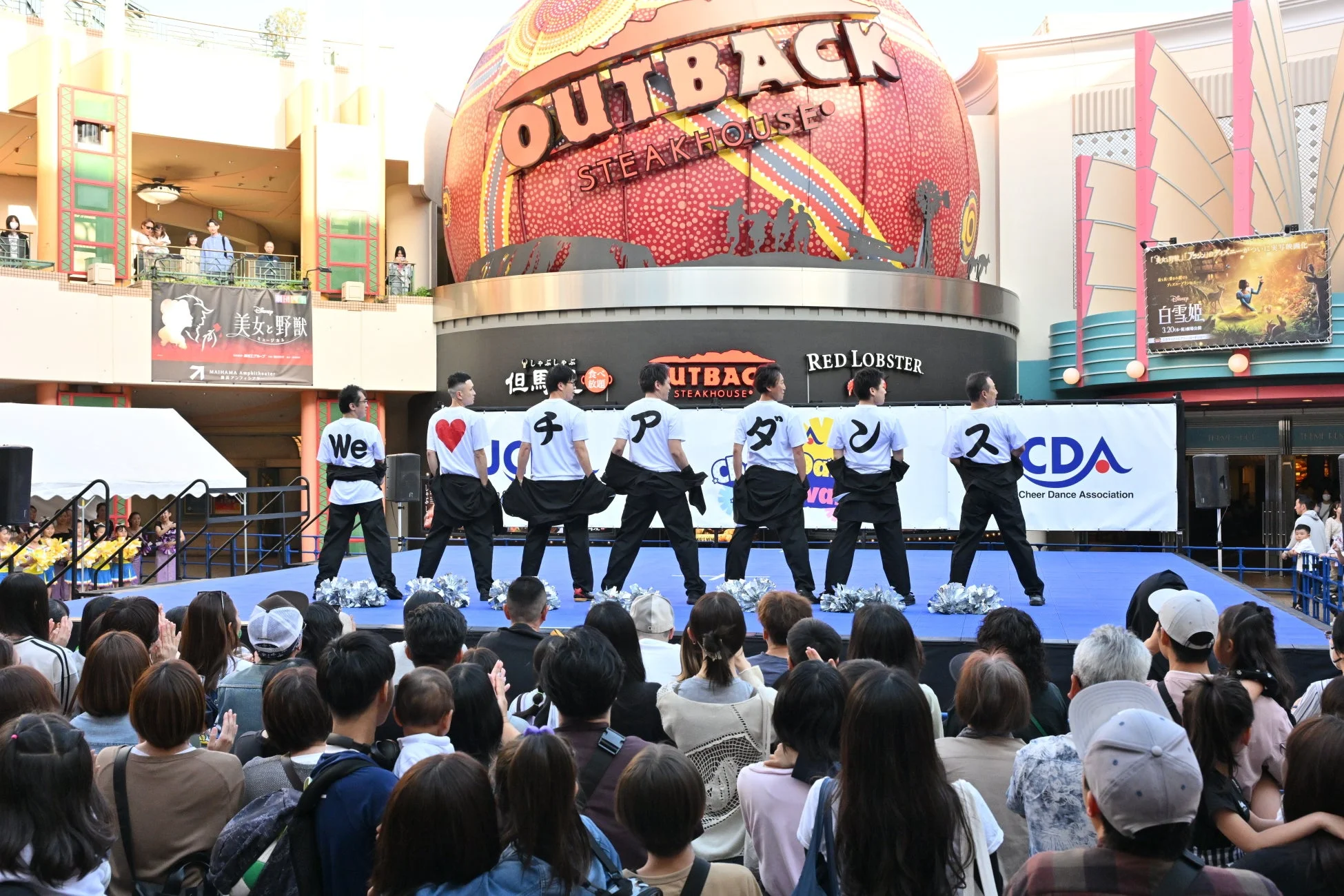 様々なチームのチアダンス