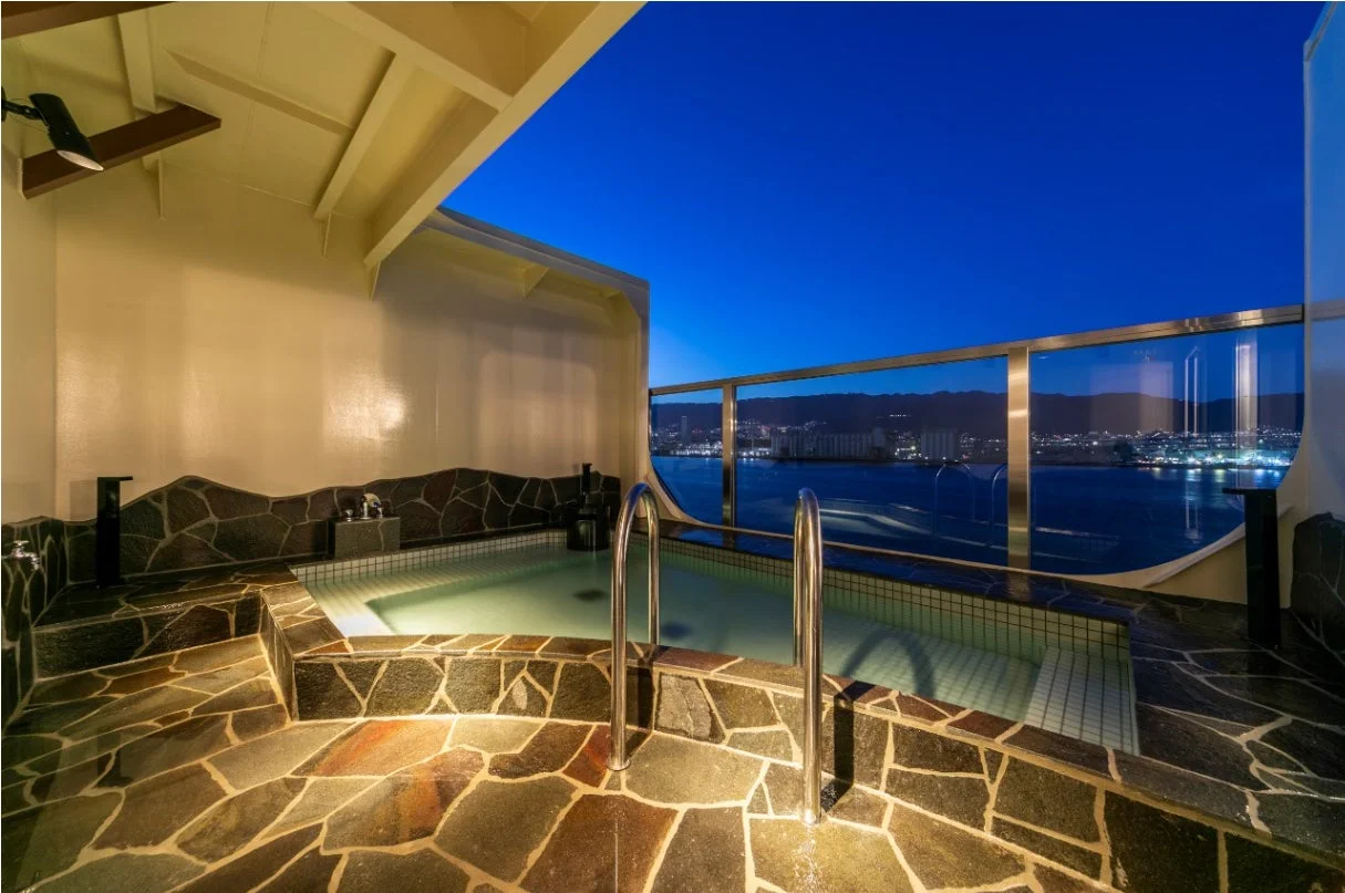 阪九フェリーの露天風呂からの夜景