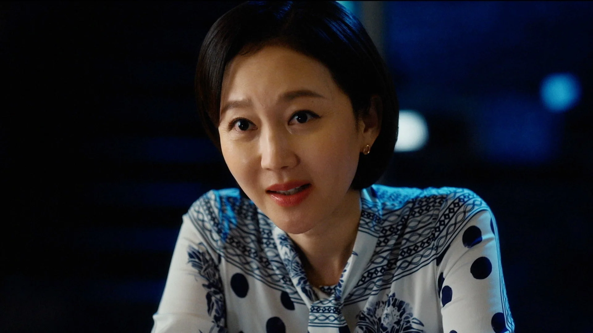 ショートヘアの女性