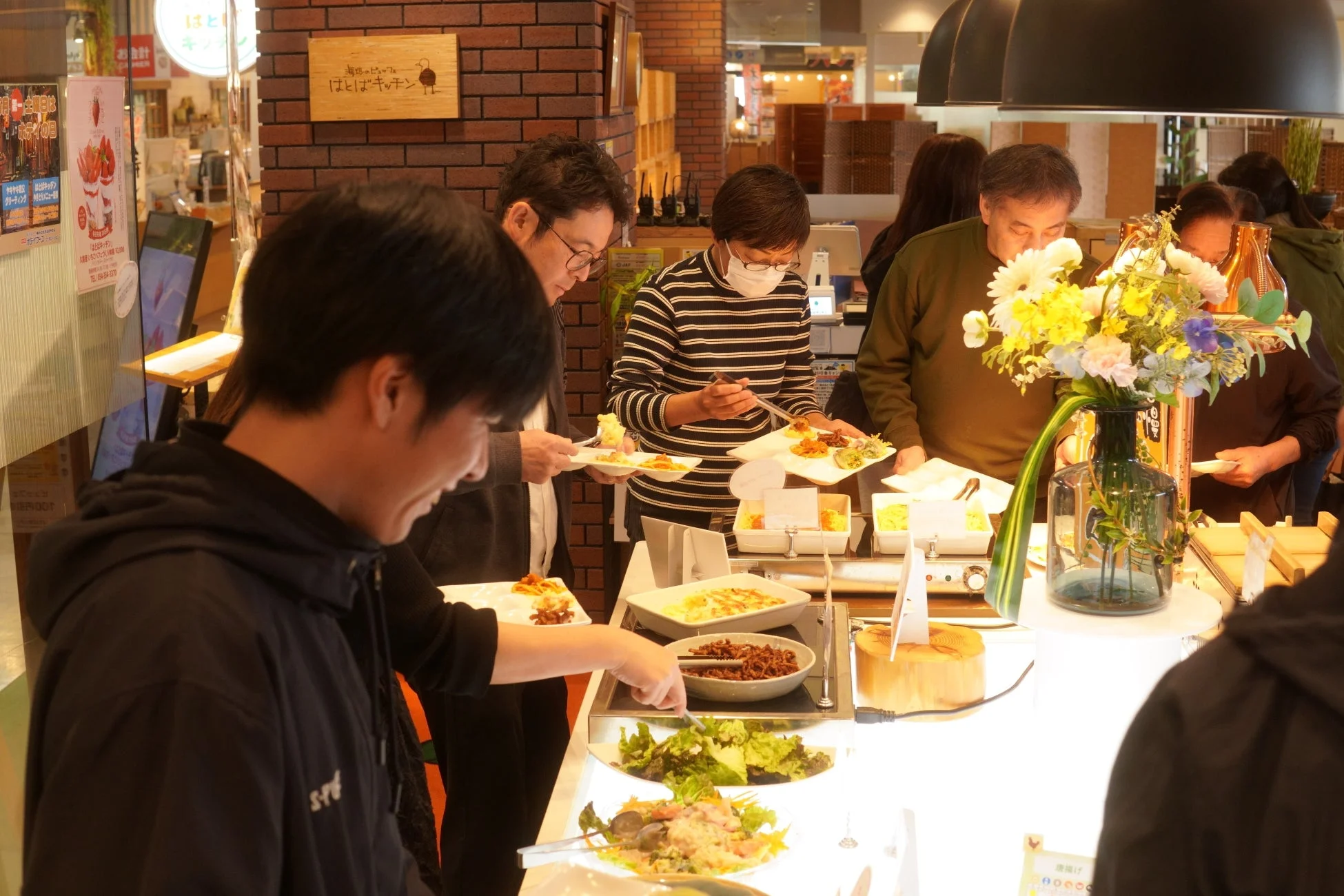 はとばキッチンのビュッフェ風景