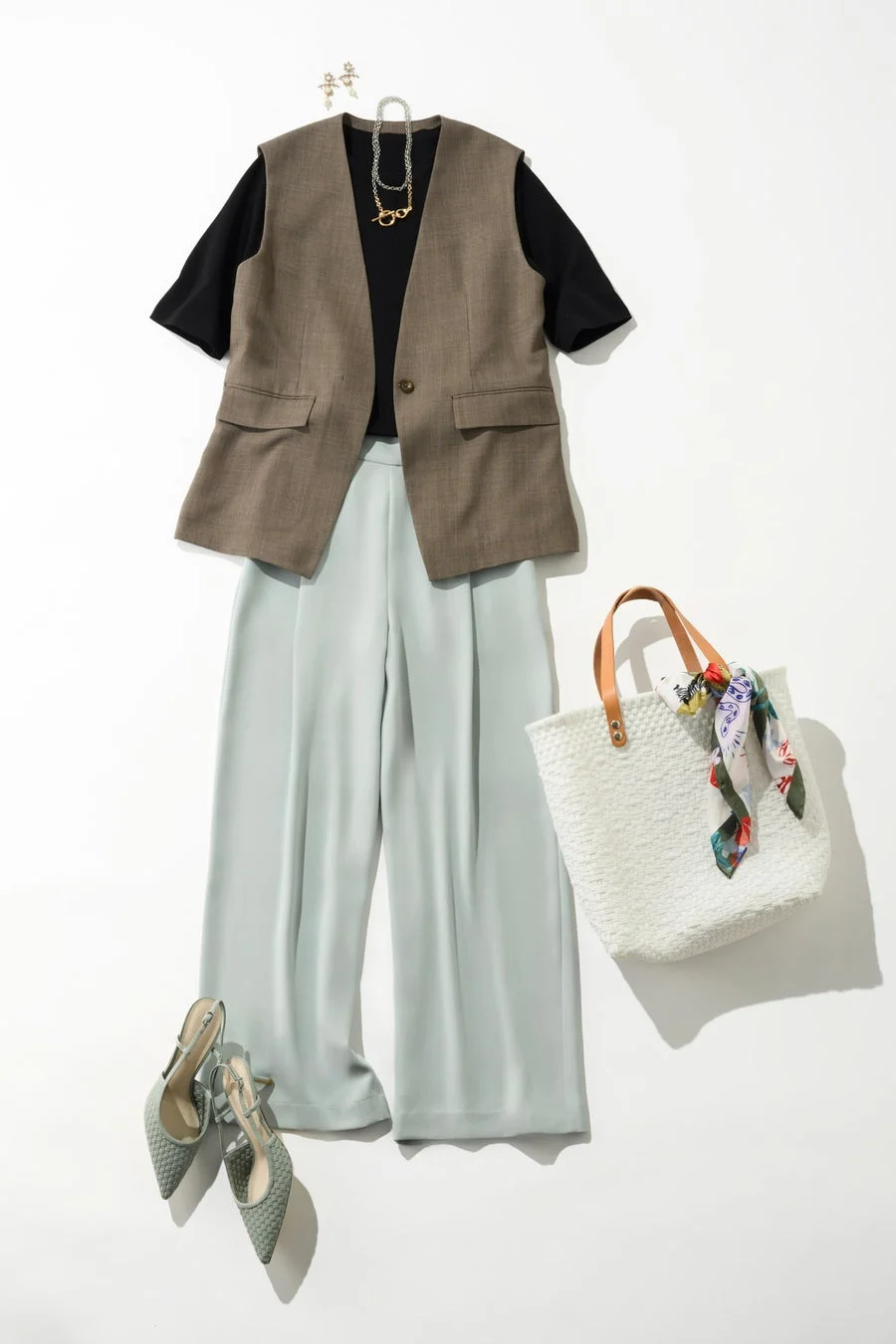 リネンライクノーカラージレ×リネンライクタックワイドパンツの着回し例1