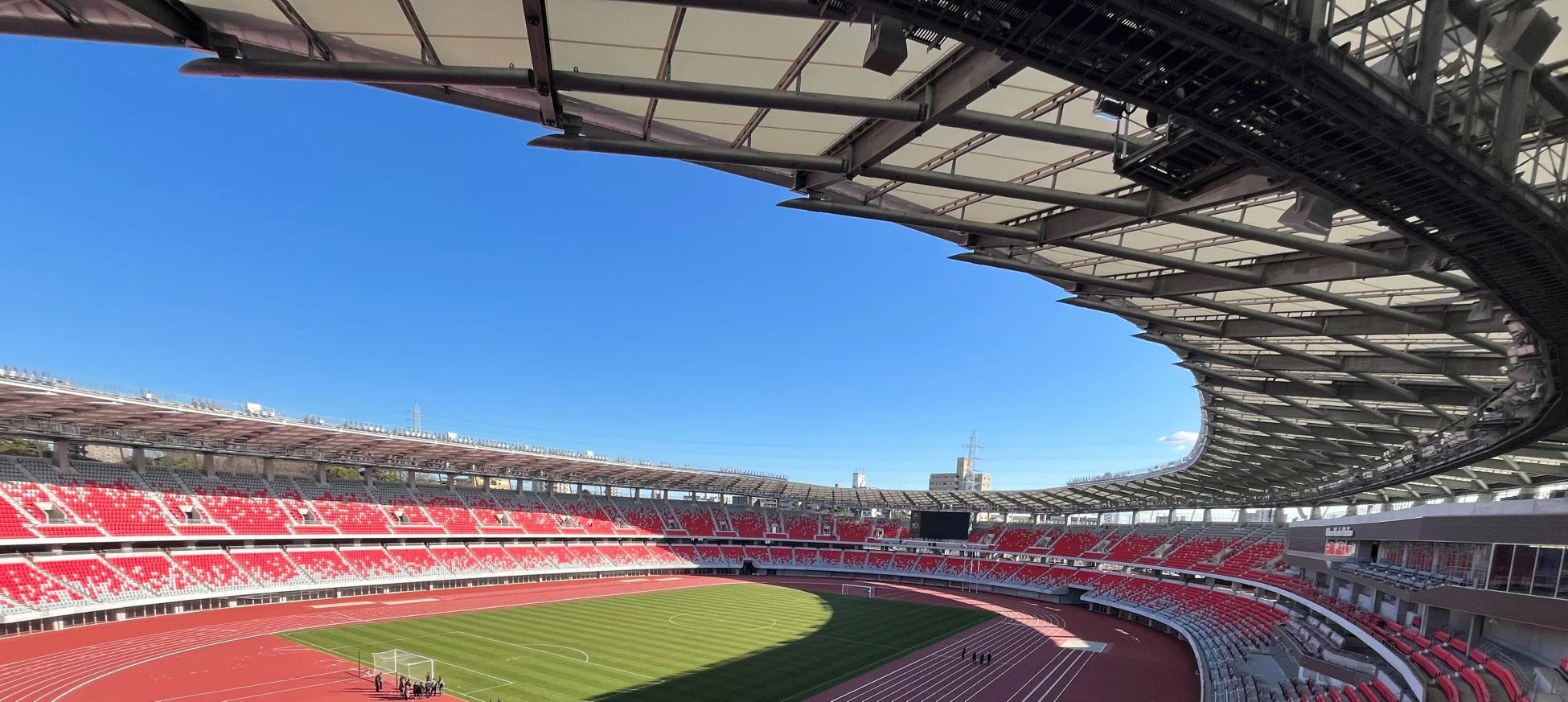 スタジアムの観客席と屋根