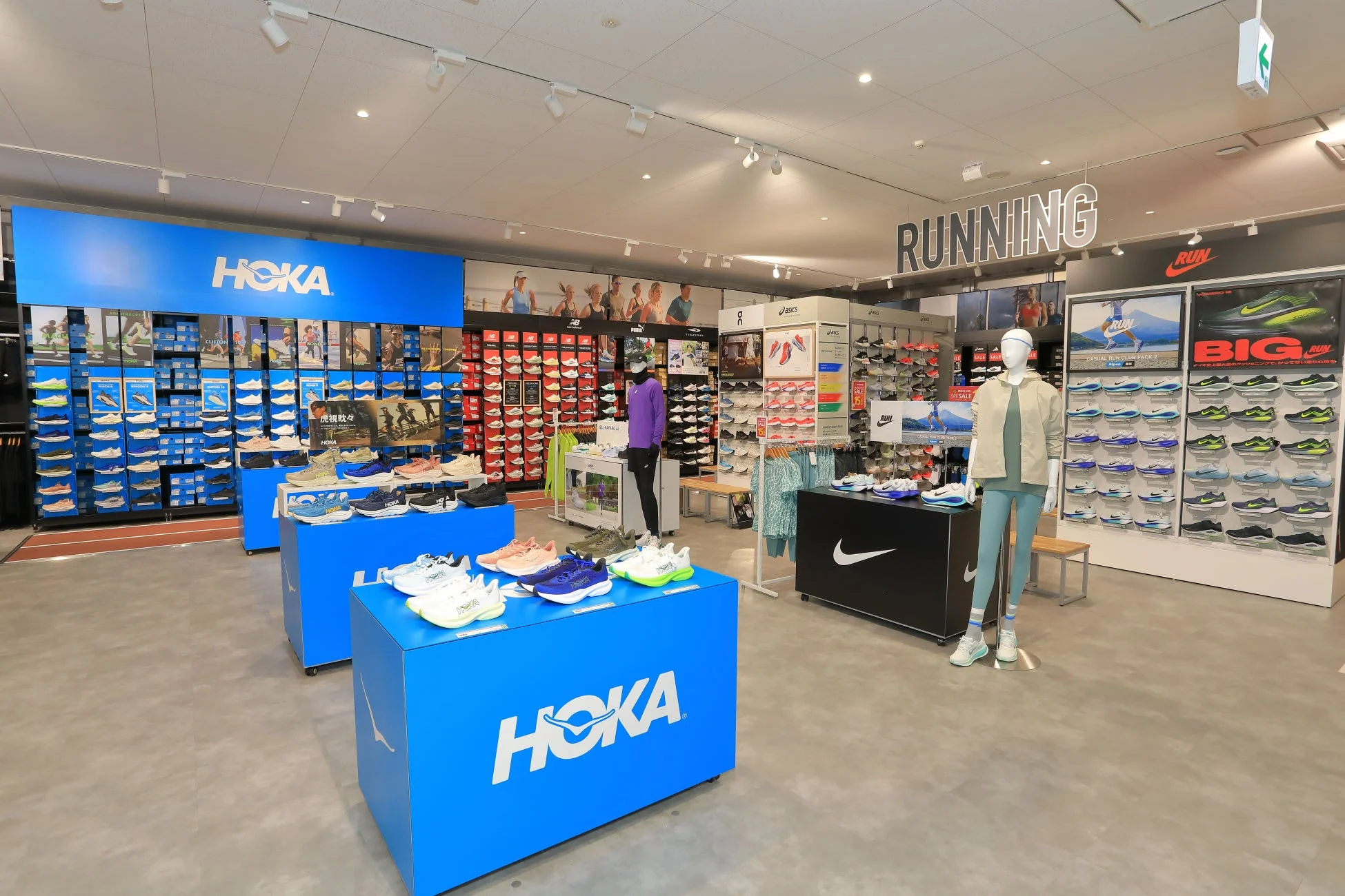 ランニングシューズ売り場