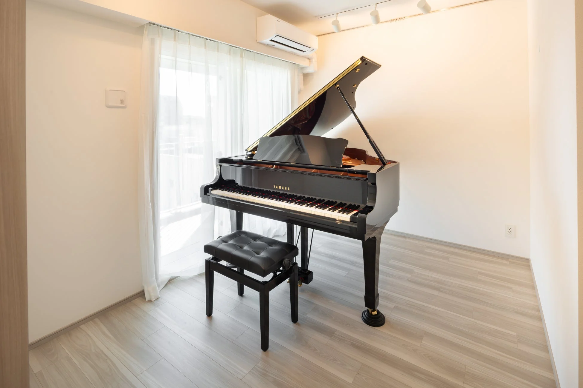グランドピアノのある部屋