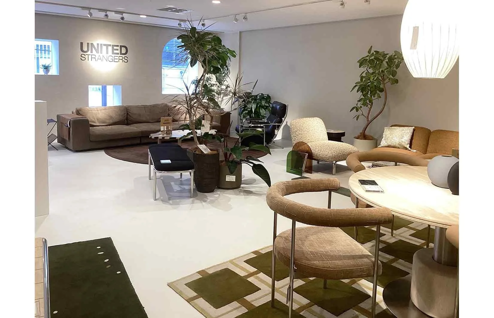 LIVING HOUSE.堀江店のモダンなインテリア空間