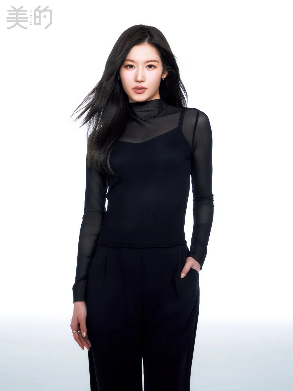 黒い衣装のSANAさん