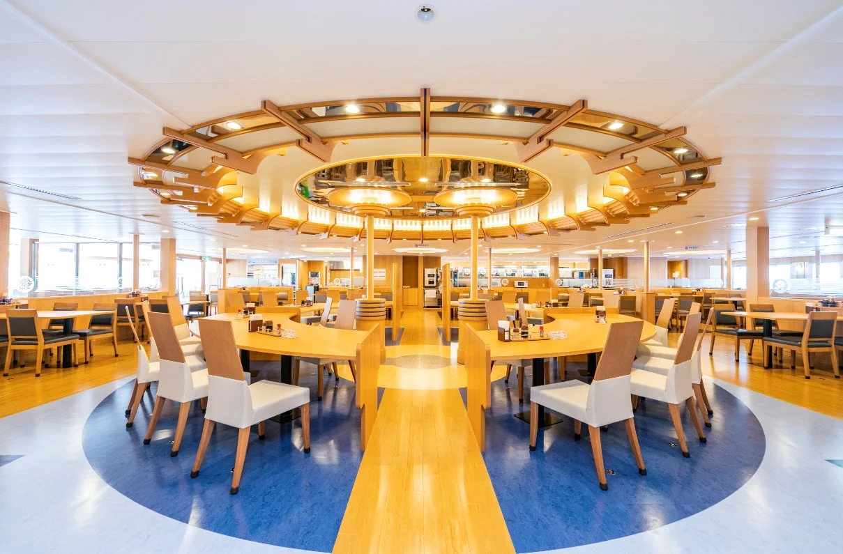 阪九フェリーのダイニングエリア