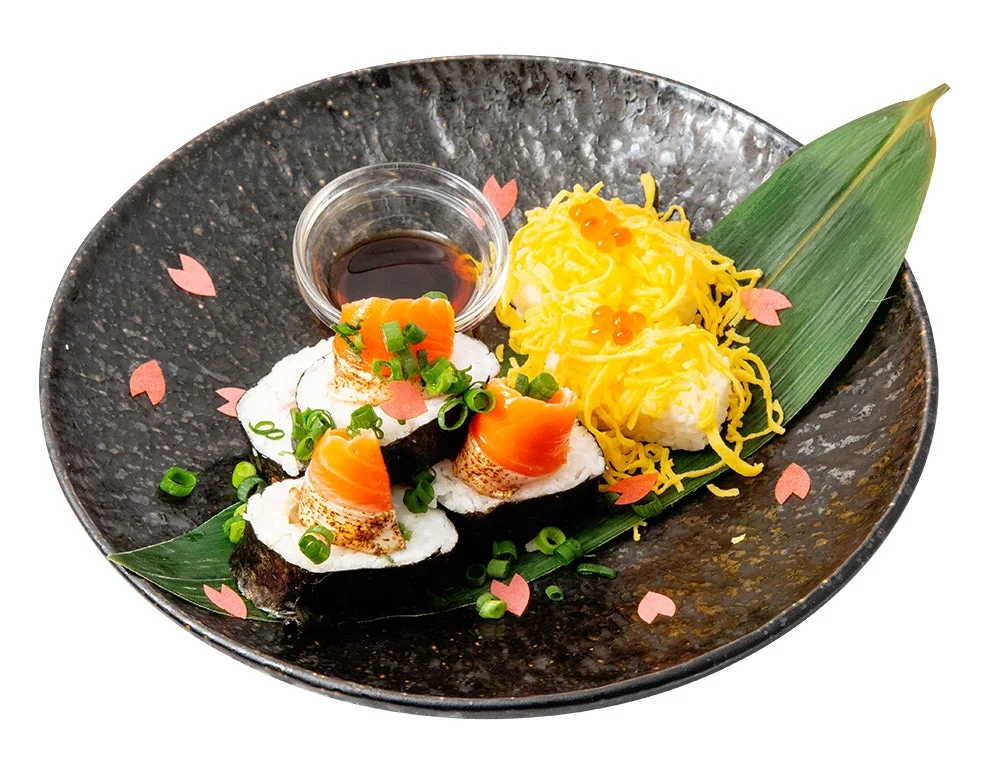 華やかに彩られた花舞の儀巻き寿司御膳