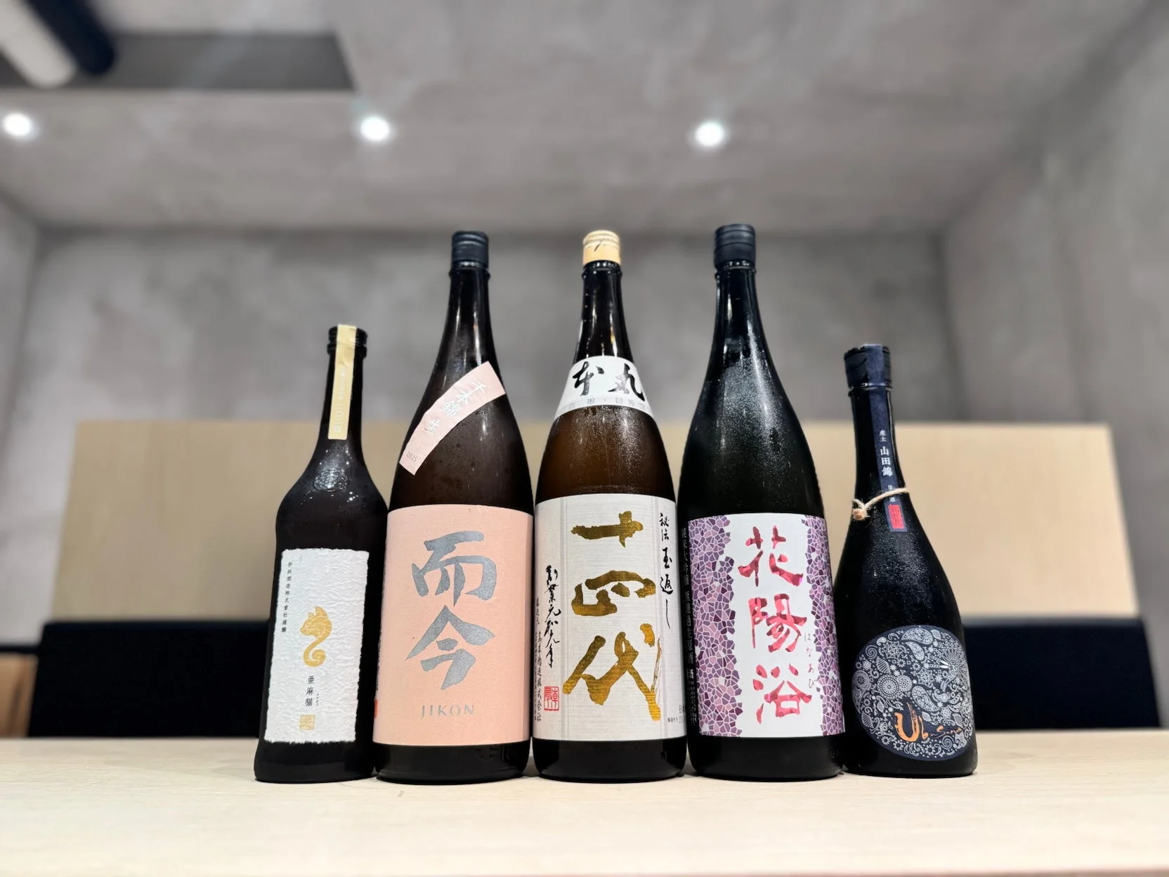 而今、十四代、花陽浴、産土、亜麻猫など5本の日本酒ボトル