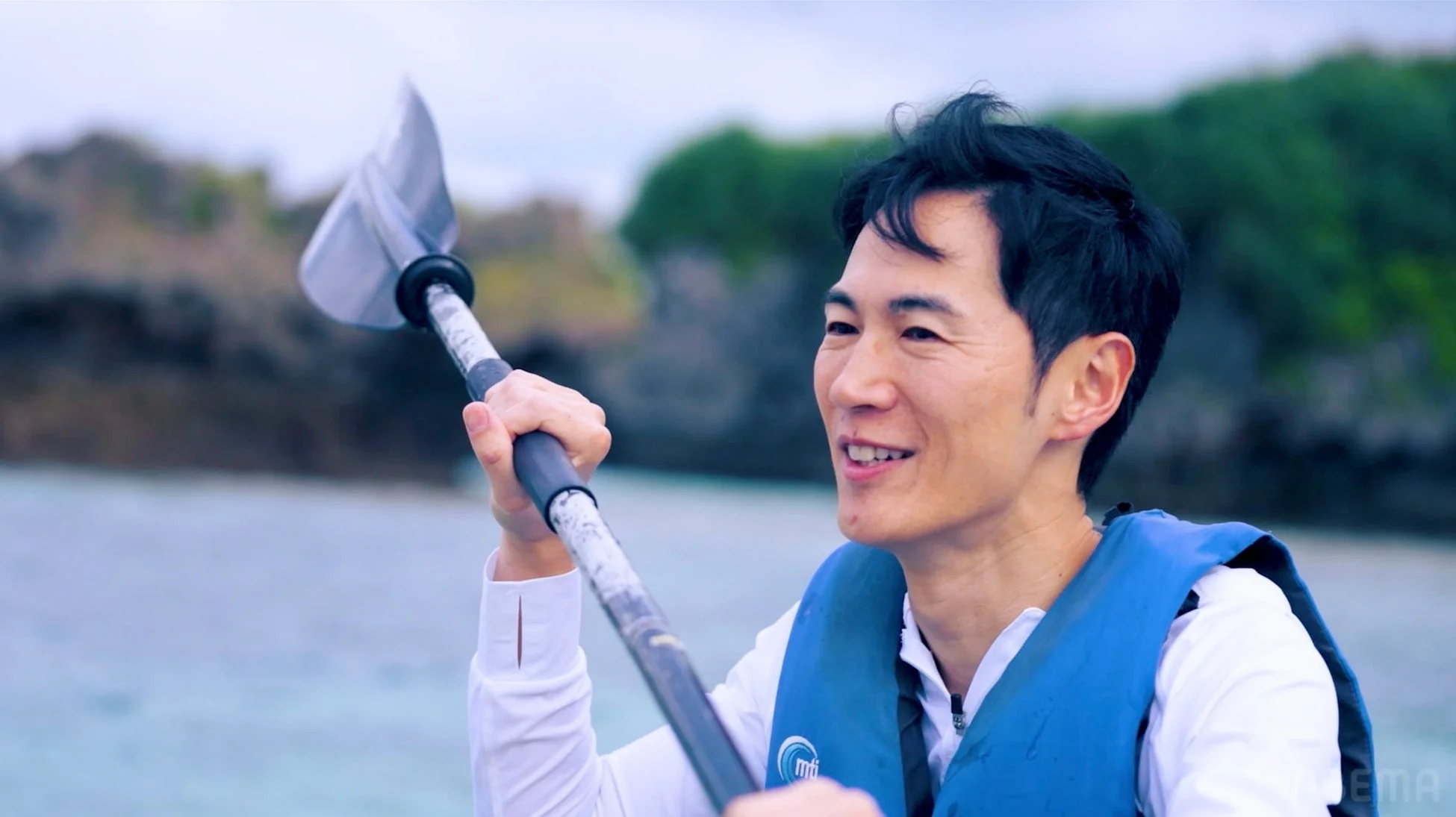 カヤックに乗る石丸伸二氏