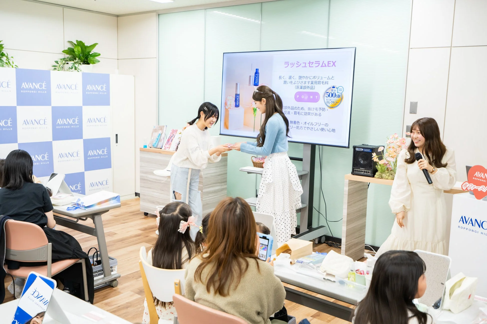 イベント会場でのプレゼンテーション