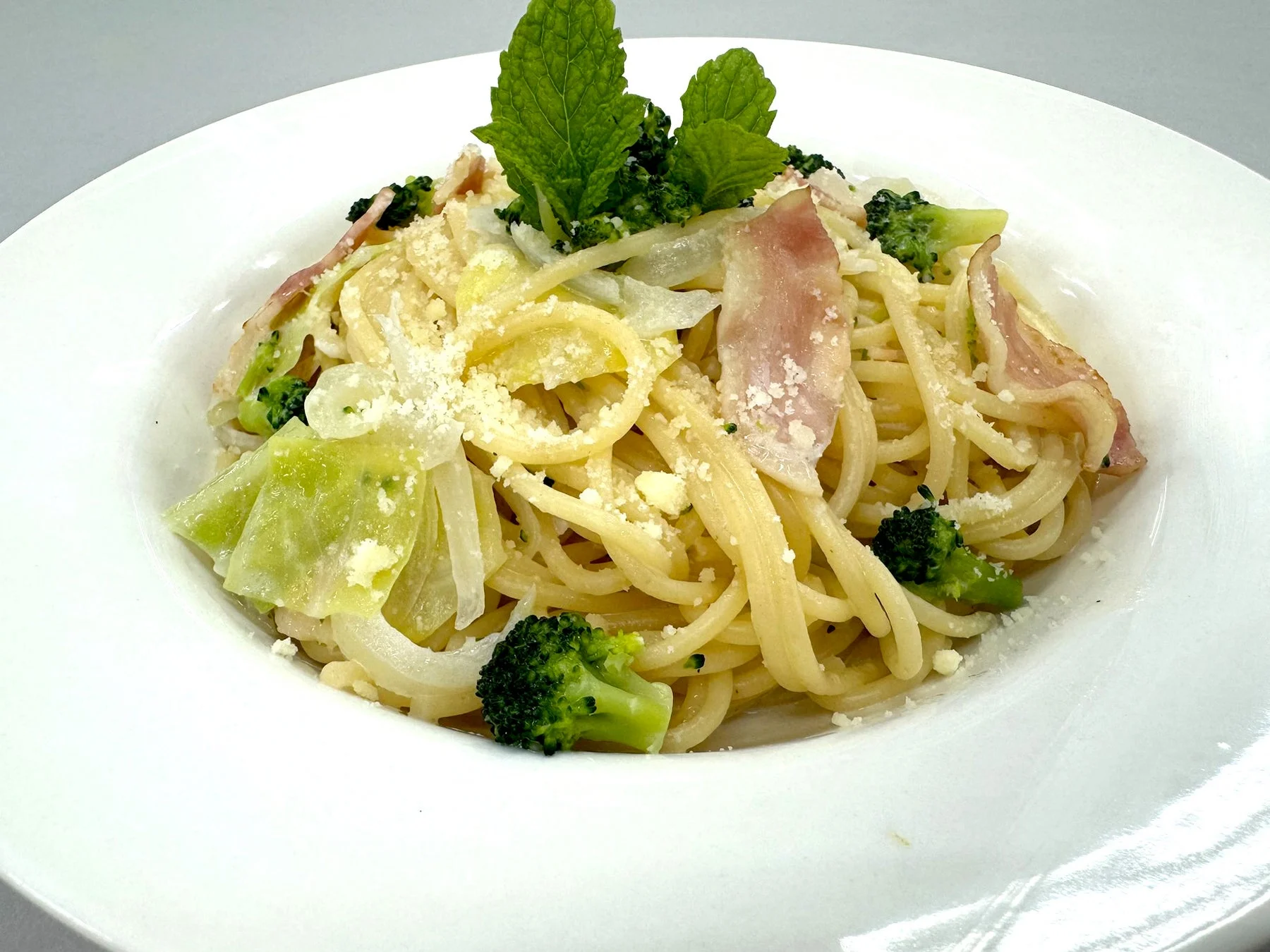 ブロッコリーとベーコンのパスタ