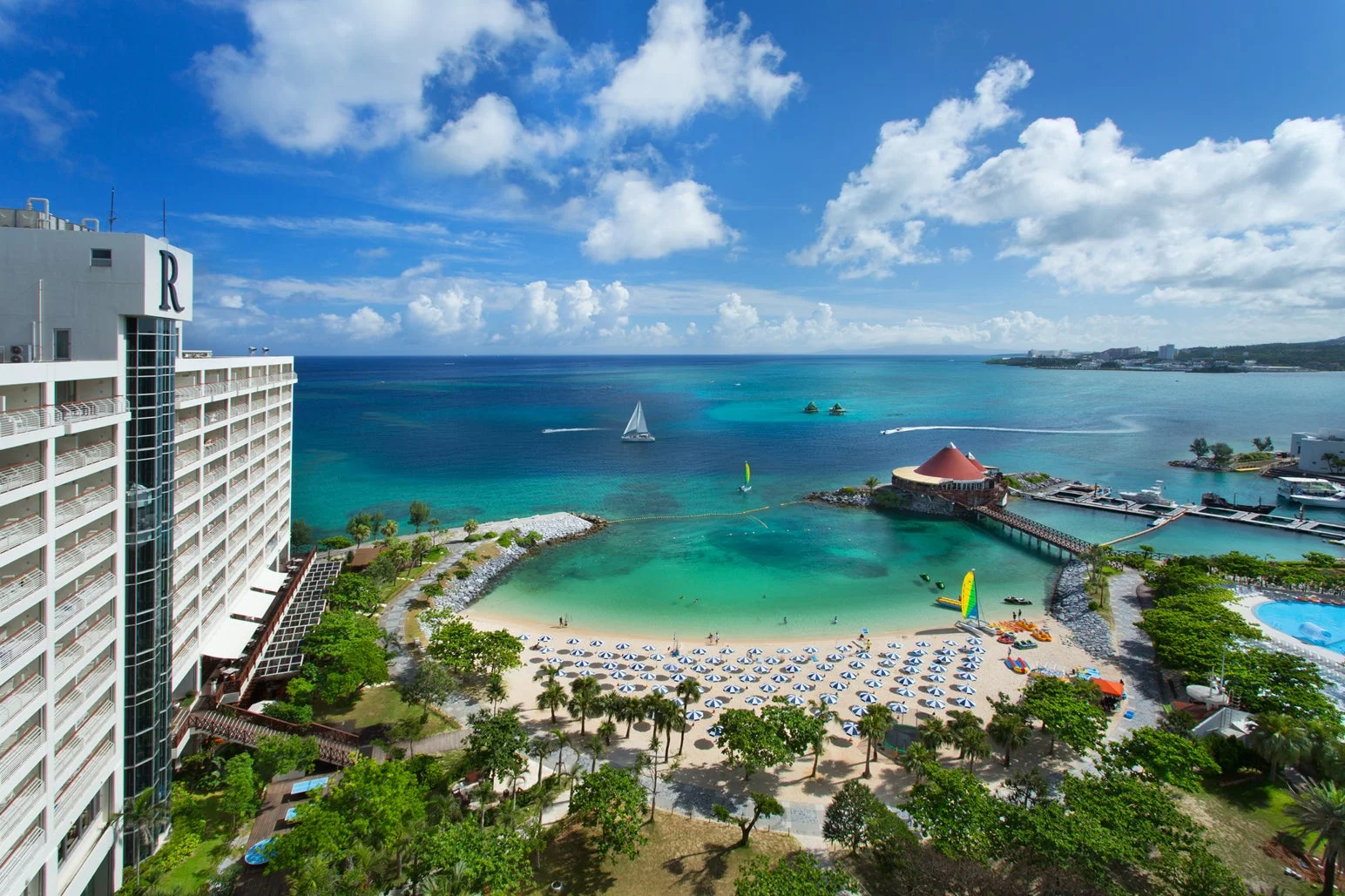 リゾートホテルの空撮