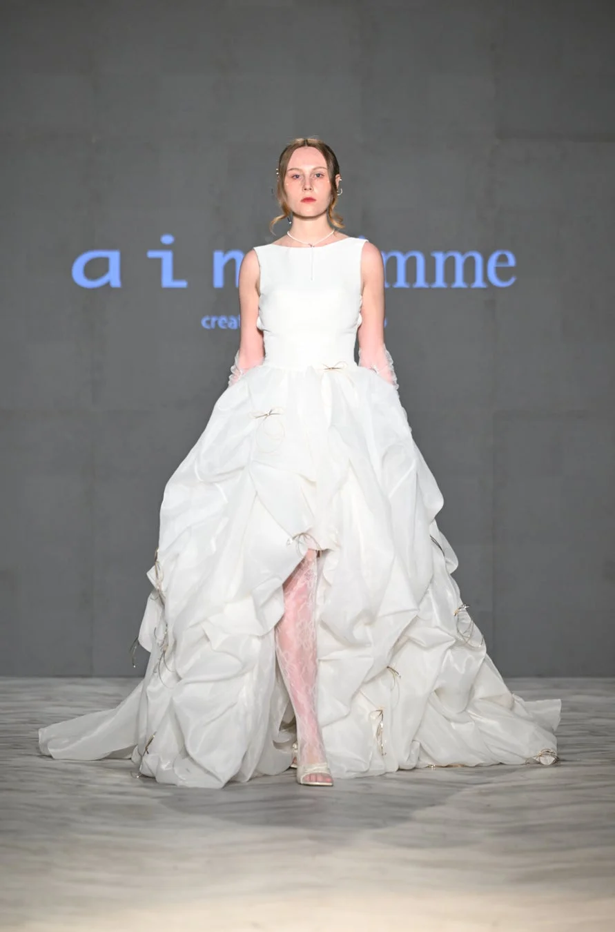 白いハイアンドロードレス