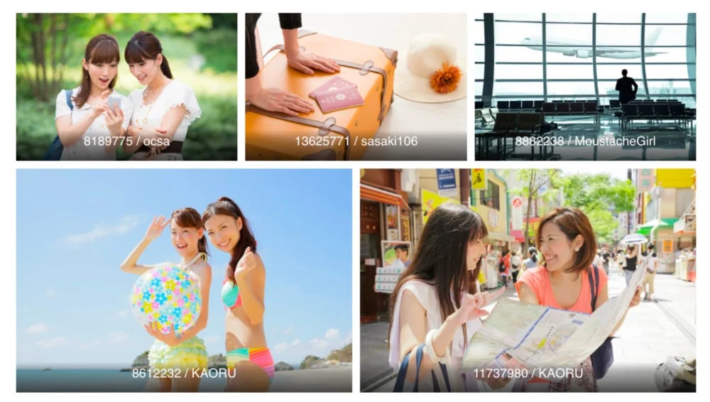 友人とのスマートフォン閲覧、旅行準備、空港、ビーチでの休暇、街での地図確認など、旅の様々な場面が描かれた画像