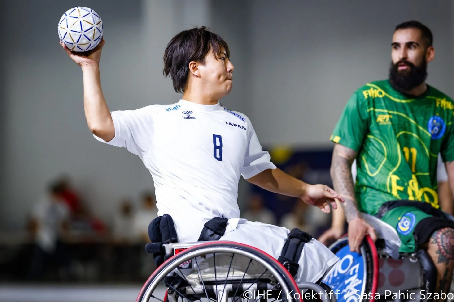 車いすハンドボール試合中の日本人選手