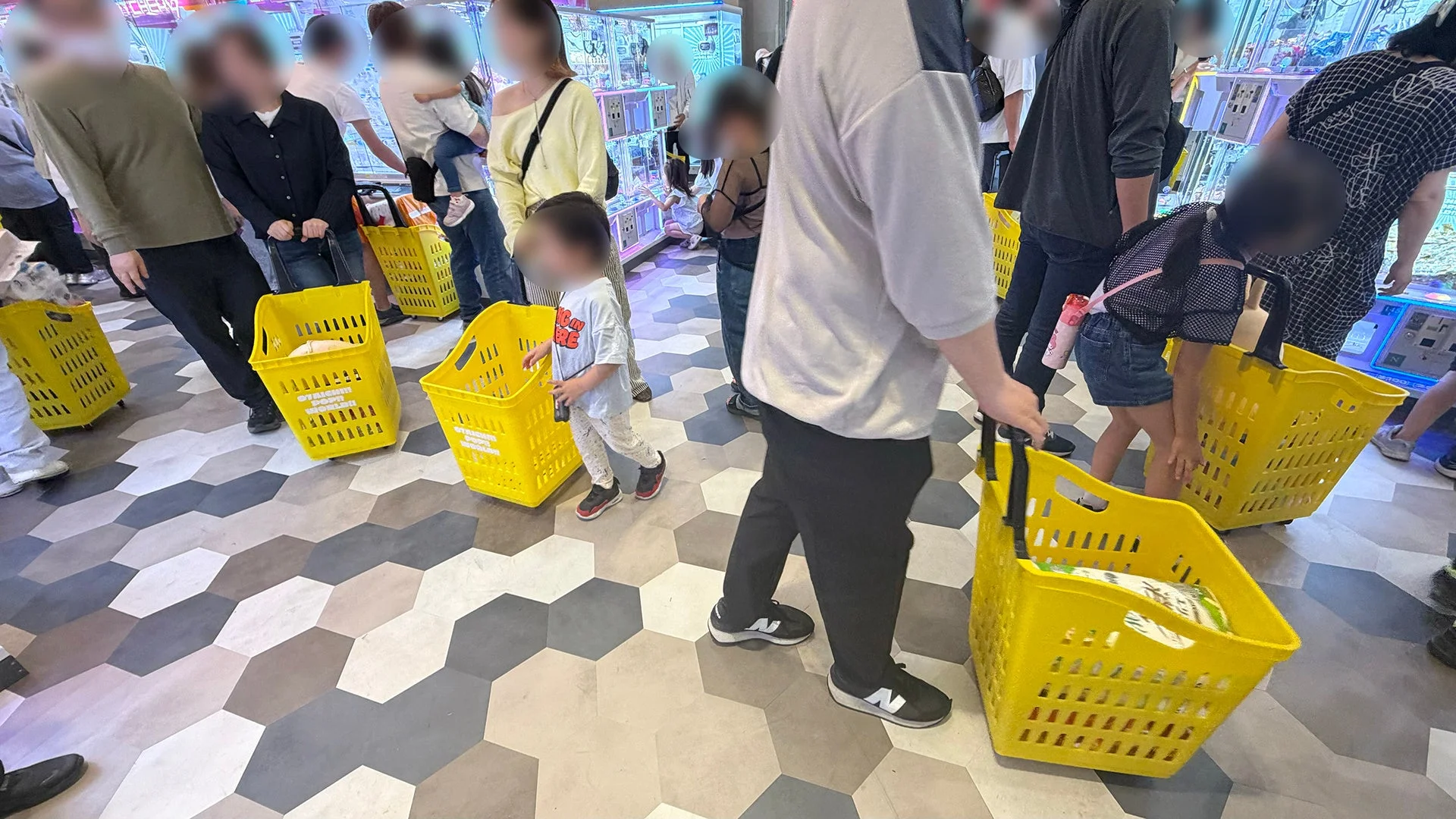 景品をカートに入れる様子