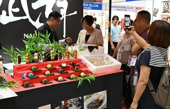和菓子の展示販売ブース