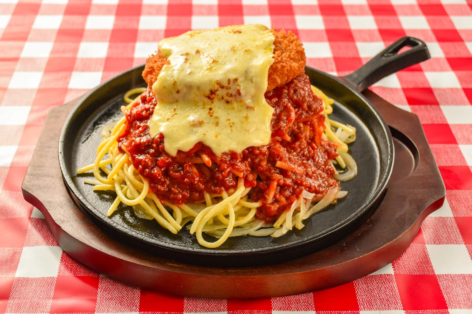 ミートソースとカツのスパゲッティ