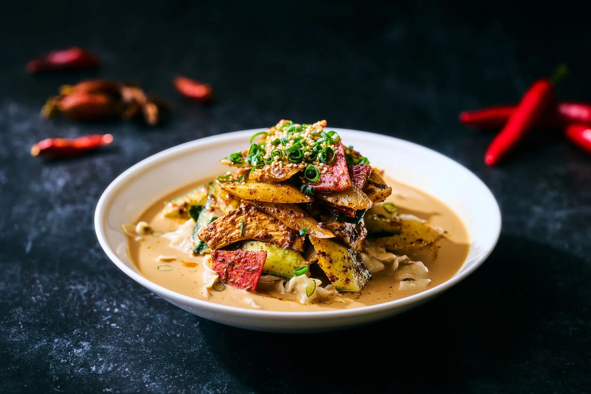 よだれ鶏のせ冷やし胡麻スープ麺