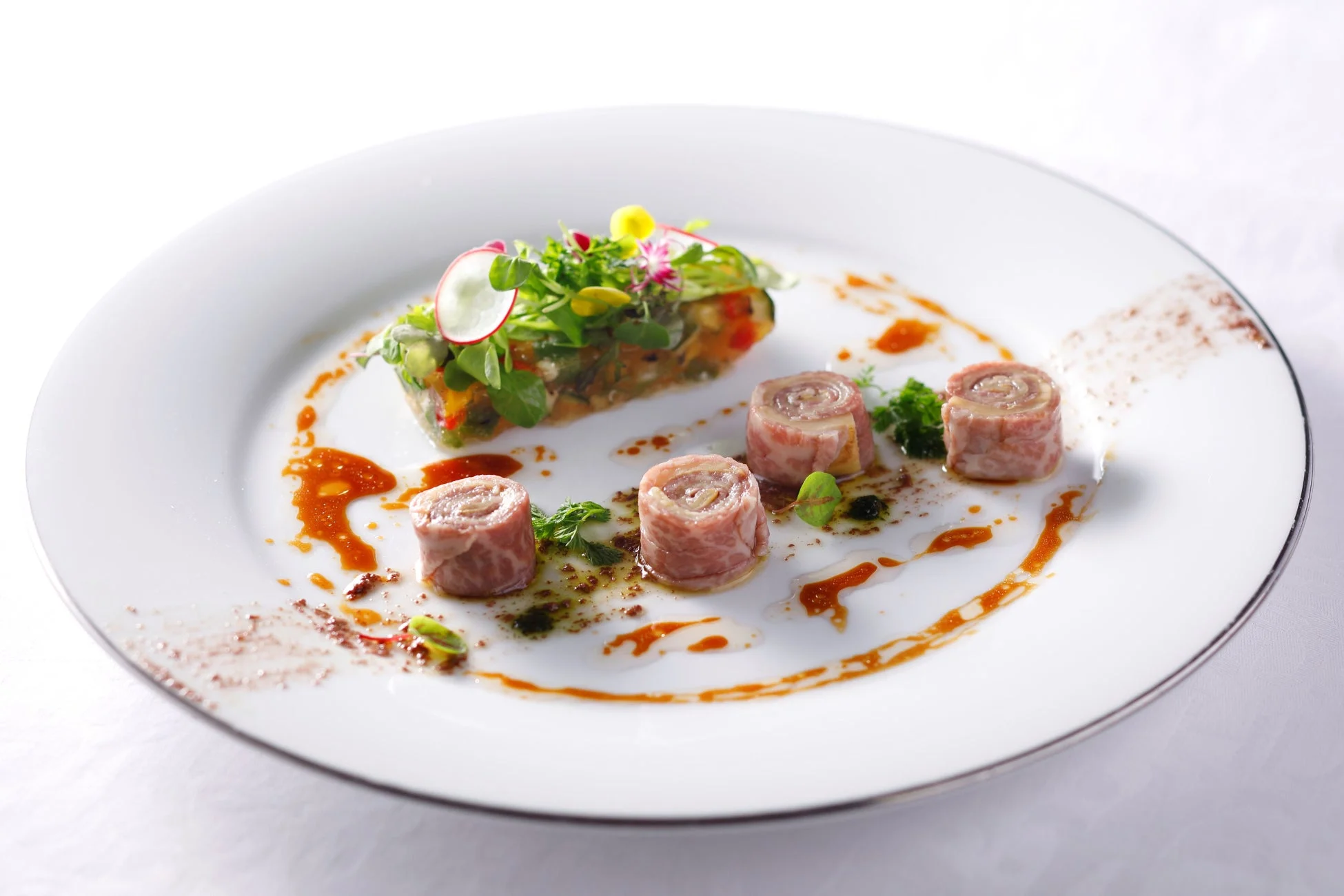 初夏の野菜と和牛もも肉の自家製ハム サラダ仕立てのイメージ
