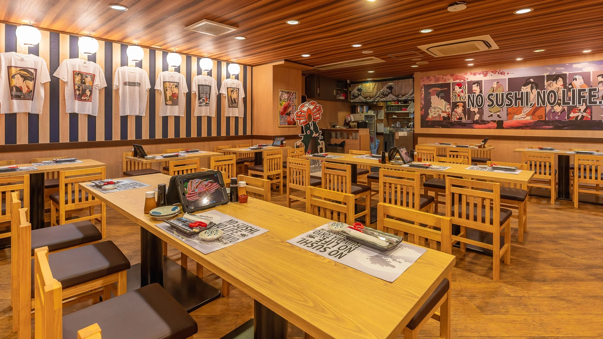 広々とした店内風景