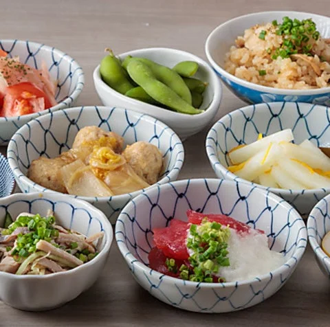 小鉢料理の盛り合わせ