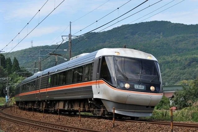 諏訪しなの号