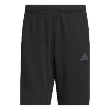 黒いショートパンツ